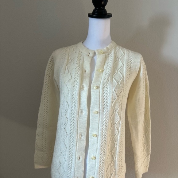 Sherry Gale woman’s vintage button down sweater - Picture 2 of 6